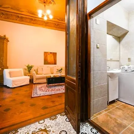 Yellowboot Boutique Old Town Apartment Bucharest