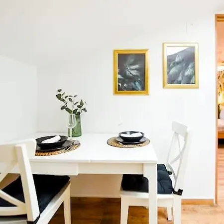 Yellowboot Boutique Old Town Apartment Bucharest