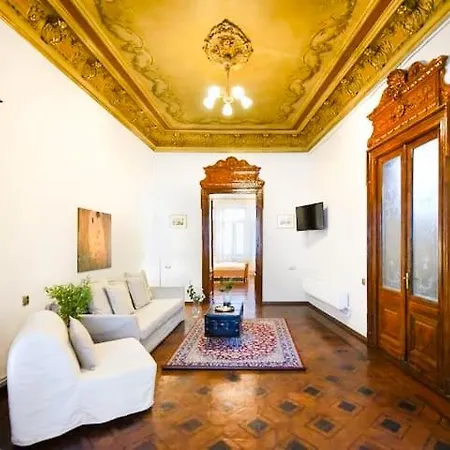 Yellowboot Boutique Old Town Bucharest