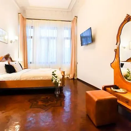 Yellowboot Boutique Old Town Apartment Bucharest