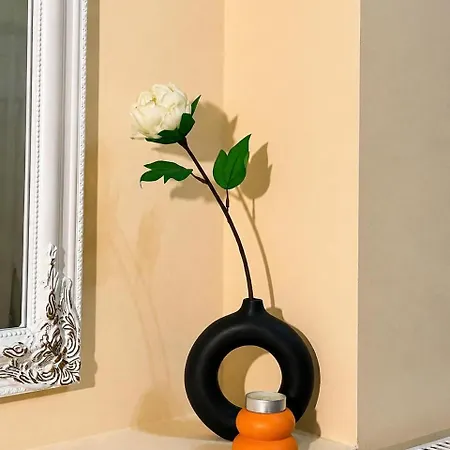 Yellowboot Boutique Old Town Apartment